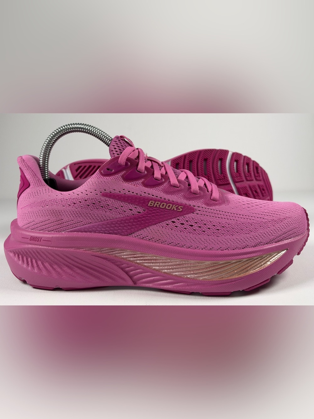Brooks Ghost 17 Shoes Womens Size 8 Pink Fuchsia Sneakers Running Athletic Gold